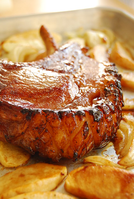MAPLE ROASTED KING PORK CUTLET WITH APPLES AND ONIONS