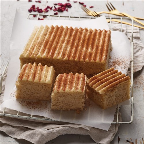 CAKE TRAY BANANA 1.8KG (4)